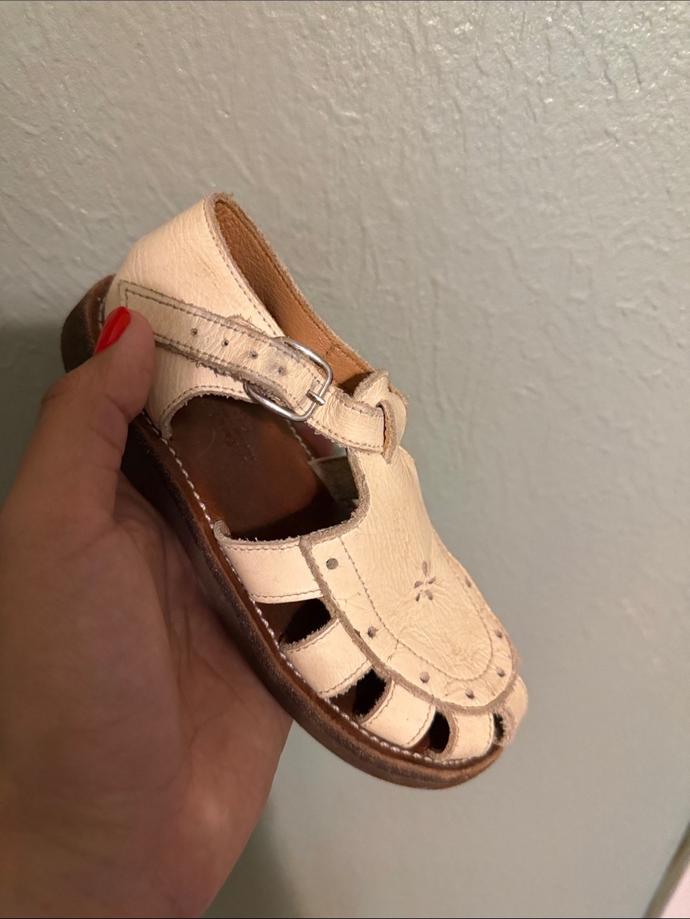 Kids Leather Closed-Toe Sandals in Cream - Picture 2 of 6